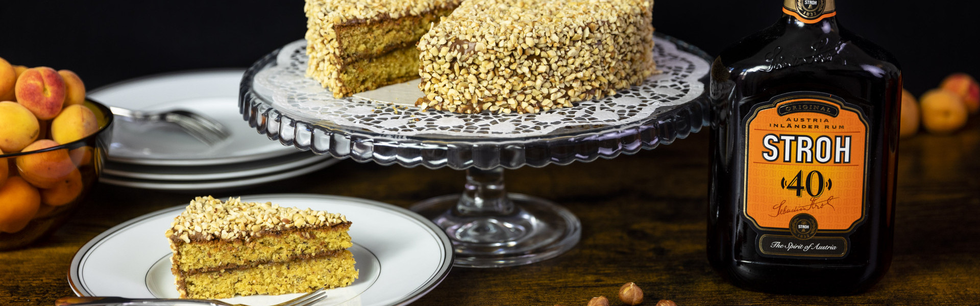 Jubiläumstorte für den 190sten Geburtstag von STROH, glutenfreie Nusstorte