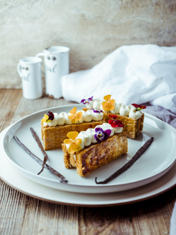 Mille Feuille "Nussbaum" mit STROH