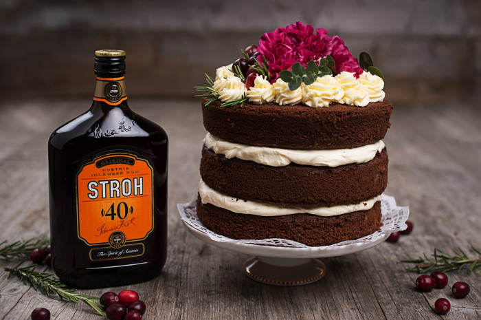 STROH Naked Cake mit Schokolade und Rum