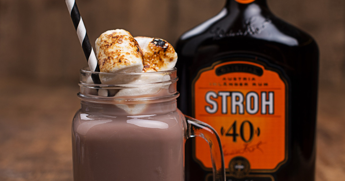 STROH Recipes: Hot chocolate with marshmallows – Add a little STROH!
