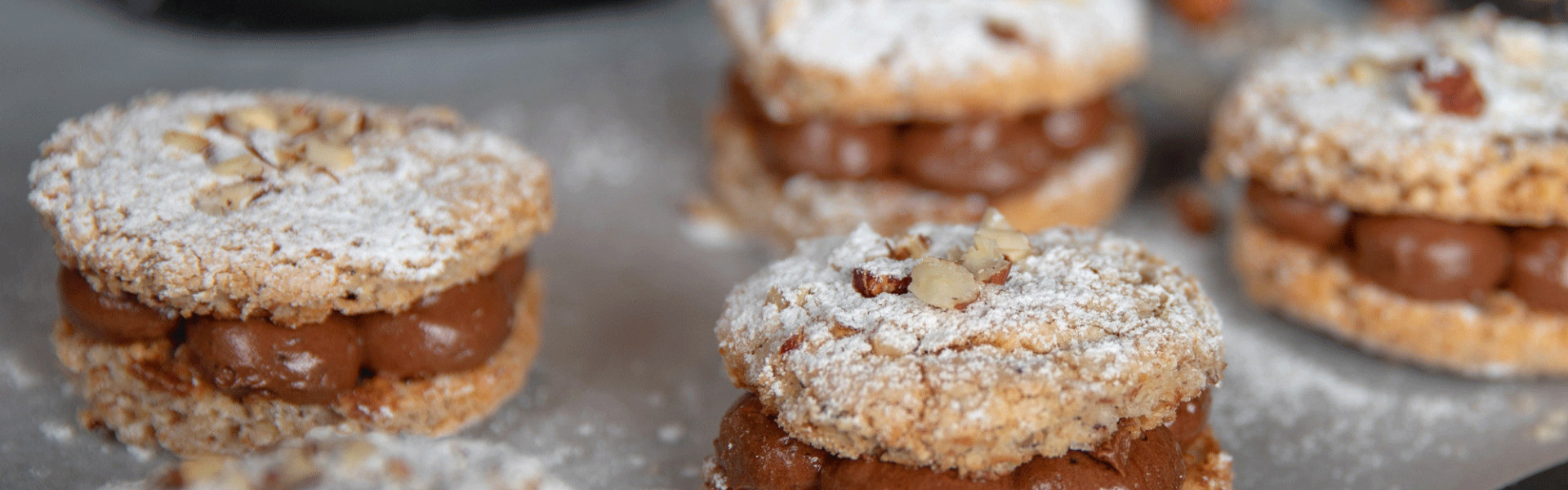 Haselnuss-Baisser mit Rum-Ganache