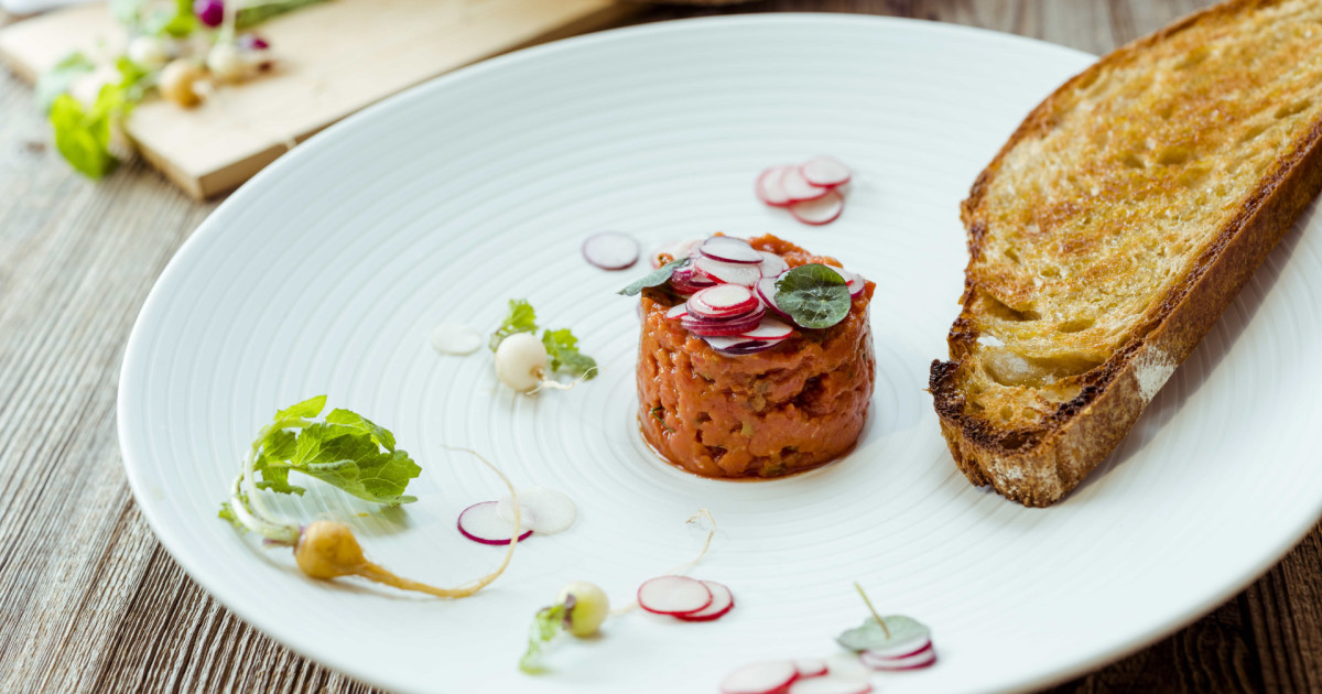 STROH Recipes: Beef Tartare with Radishes – Add a little STROH!