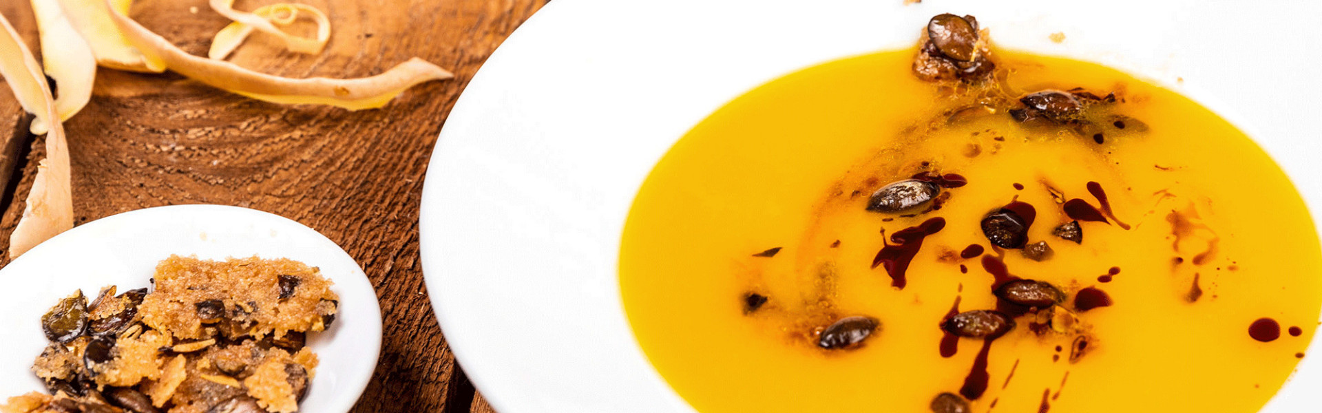 Butternut Kurbissuppe mit Kürbiskrokant