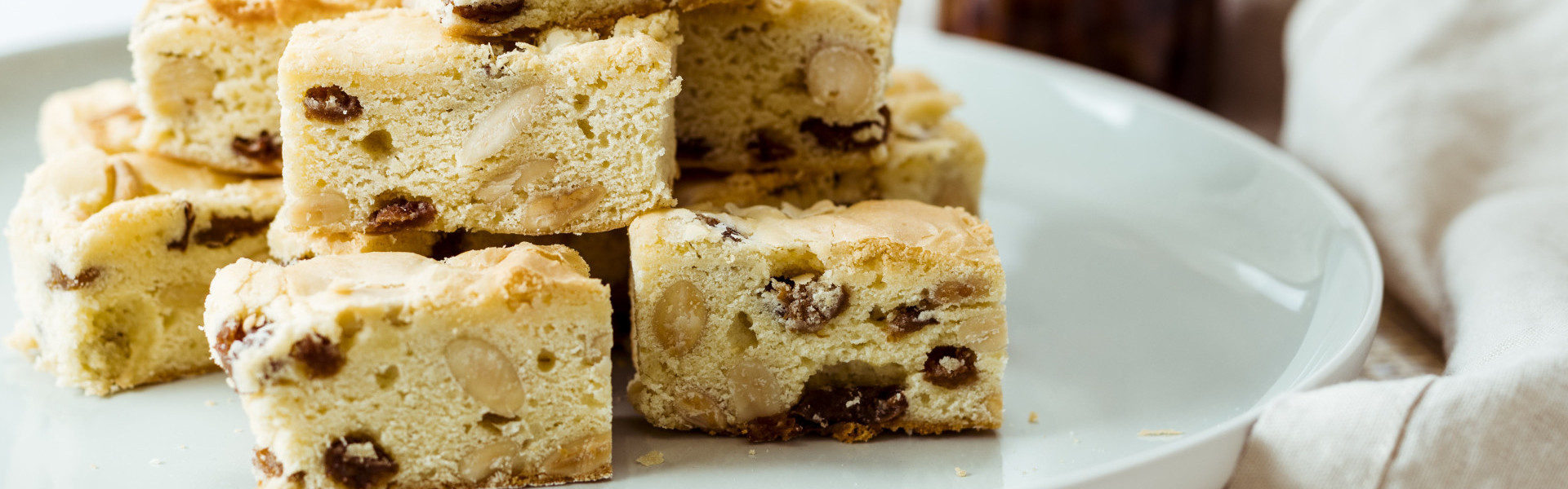 Rum Blondies mit STROH