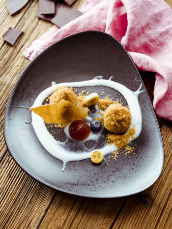 Schoko-Bananen-Knödel mit Kokossauce