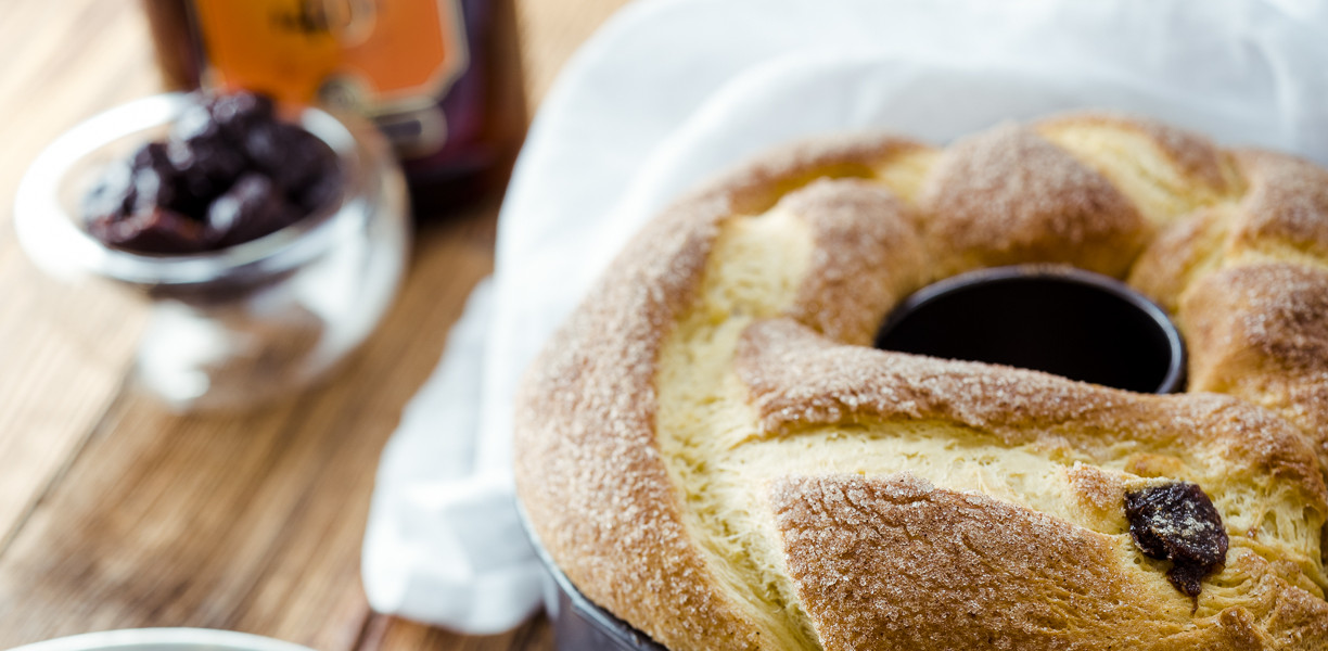 Kranzkuchen mit Rumzwetschken