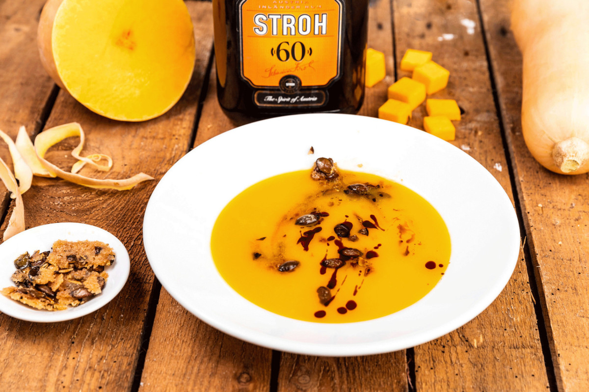 Butternut Kurbissuppe mit Kürbiskrokant