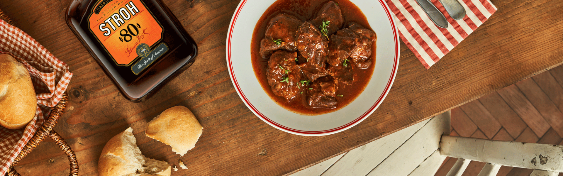 Rindsgulasch mit STROH