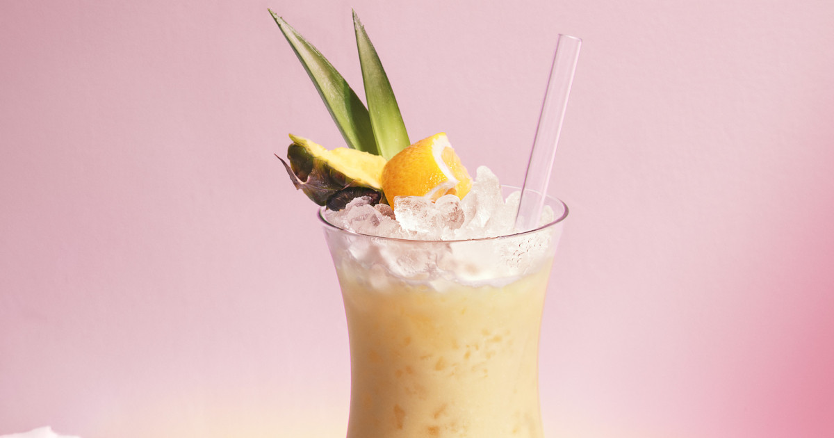 STROH Recipes: Piña Colada with STROH – Add a little STROH!