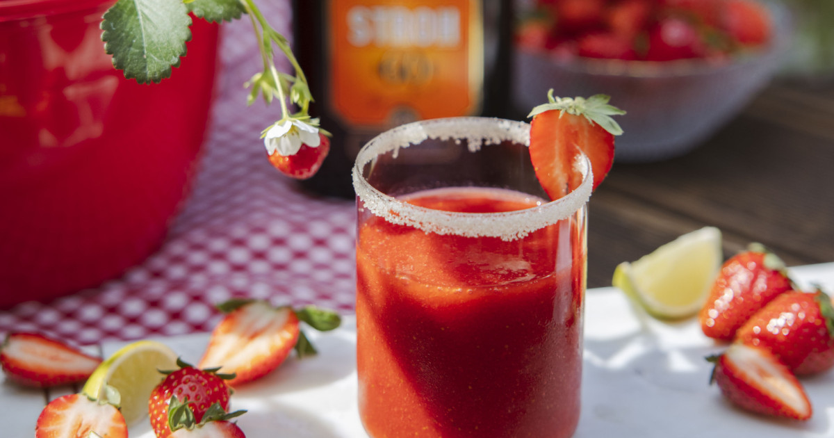 STROH Recipes: Frozen STROHberry Daiquiri – Add a little STROH!