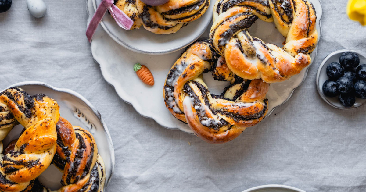 STROH Recipes: Poppy Seed Wreaths with Plum Jam – Add a little STROH!